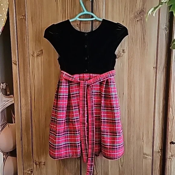 Girls Size 7 Christmas Dress NWOT Black Velvet with Plaid Skirt - Picture 2 of 3